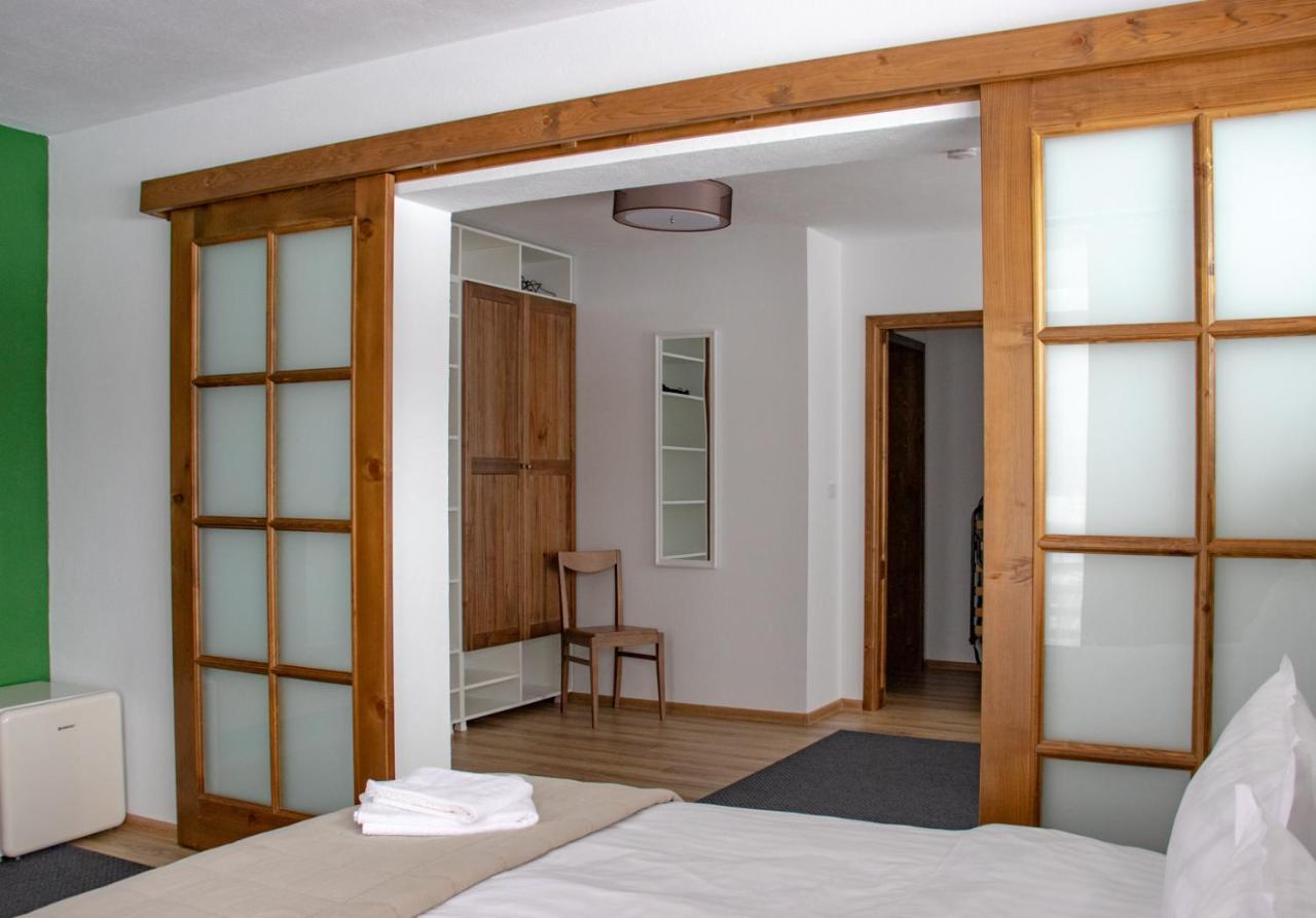 Botus Chalet Delut מראה חיצוני תמונה